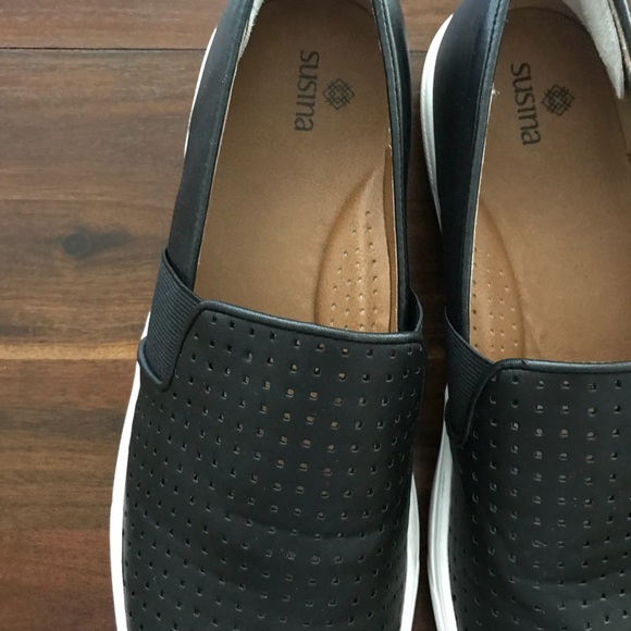 Blue leather flat, comfortable walking shoes - Picture 2 of 5